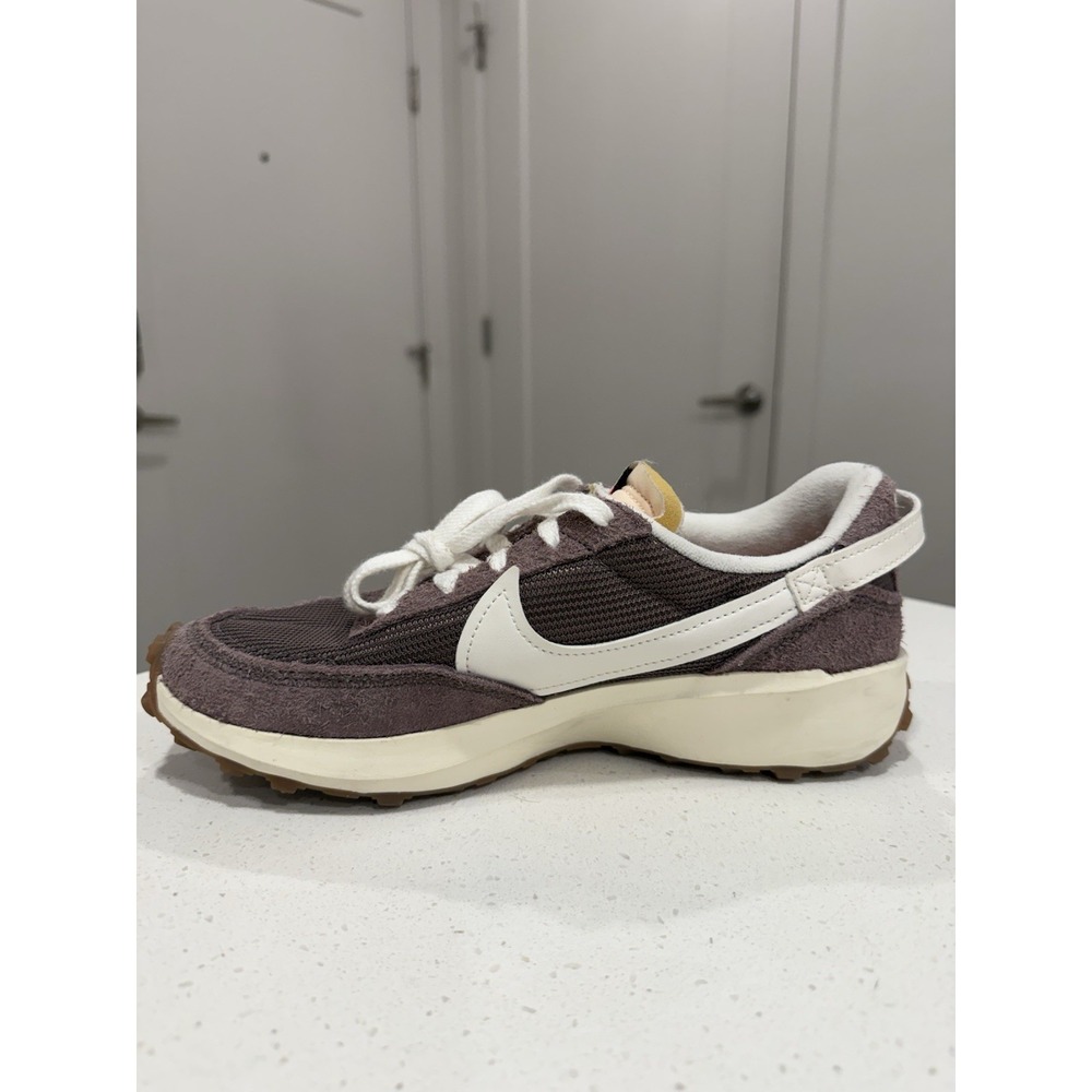 Nike Waffle Debut Vintage Women's Size 7.5 Plum Eclipse Sail Sneaker DX2931-200 - Picture 3 of 9